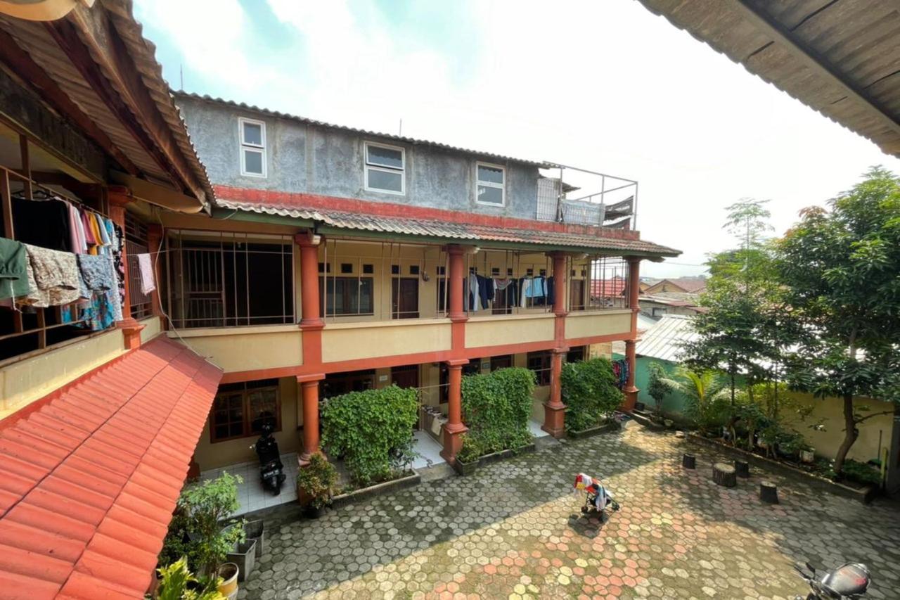 Kost H Hartono