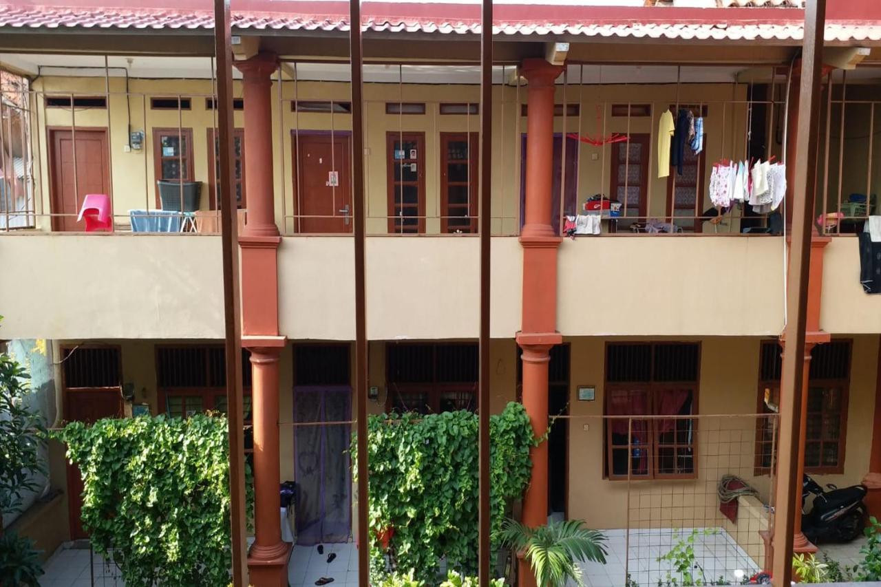 Kost H Hartono Homestay *